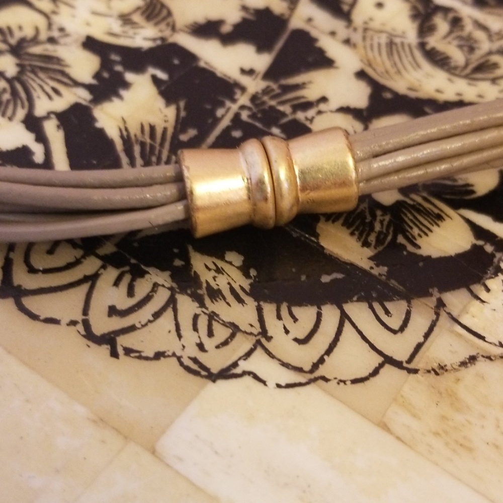 Grey and gold choker - Picture 3 of 4